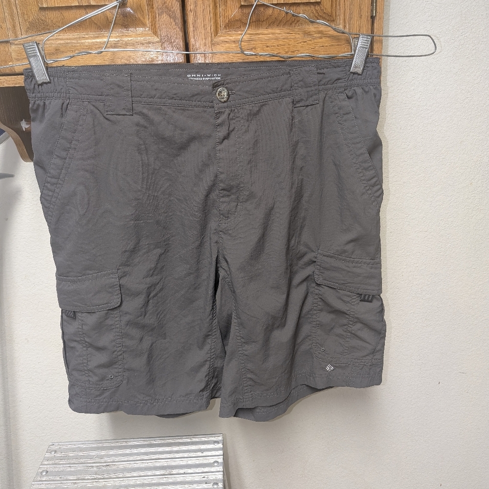 Columbia Women's Dark Gray Omni Wick Cargo Shorts